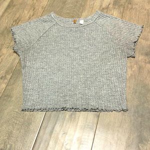 Light grey crop top for juniors, size XS.